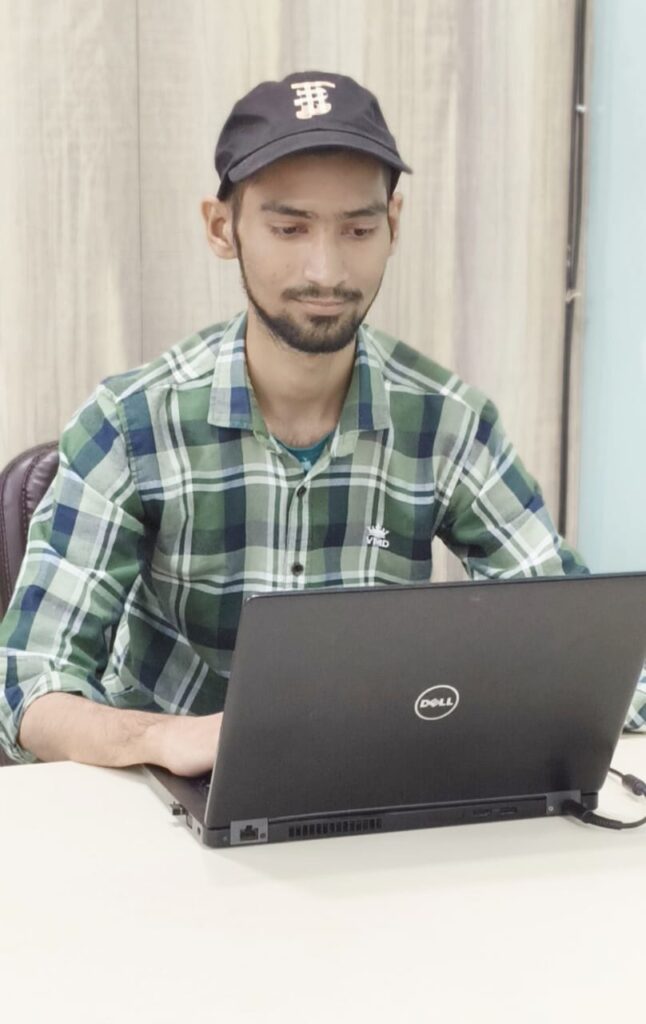 Founder of Webbrink working on a Laptop